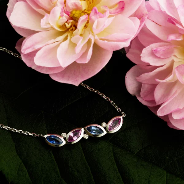 necklace in white gold 18K with marquise in pink and blue saphir and diamonds