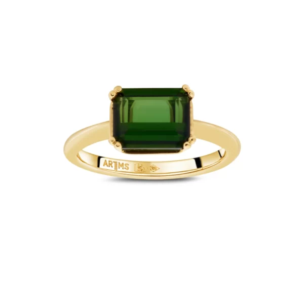 bague en or jaune avec une tourmaline verte forme princesse