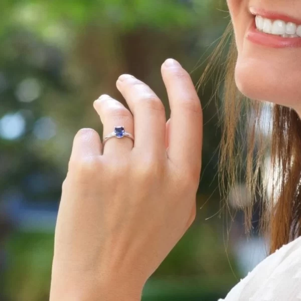 ring in white gold 18K with oval blue saphir and diamonds VS