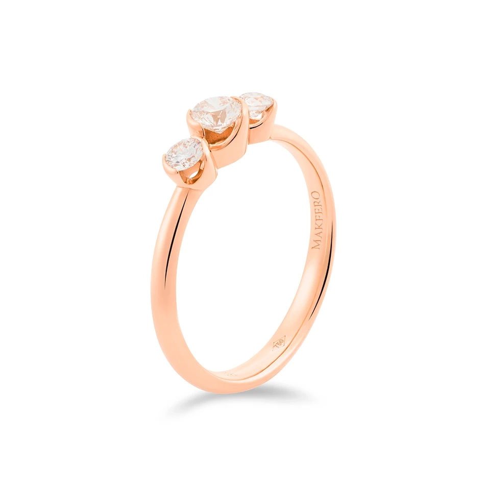 Rose gold ring with one central round diamond, 3.6 mm, and two round side diamonds, 2.8 mm each