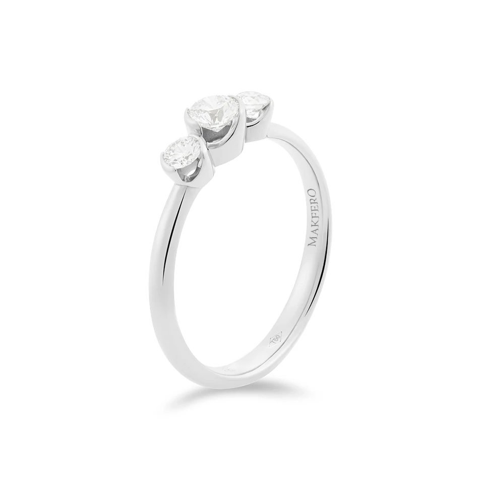 White gold ring with one central round diamond, 3.6 mm, and two round side diamonds, 2.8 mm each