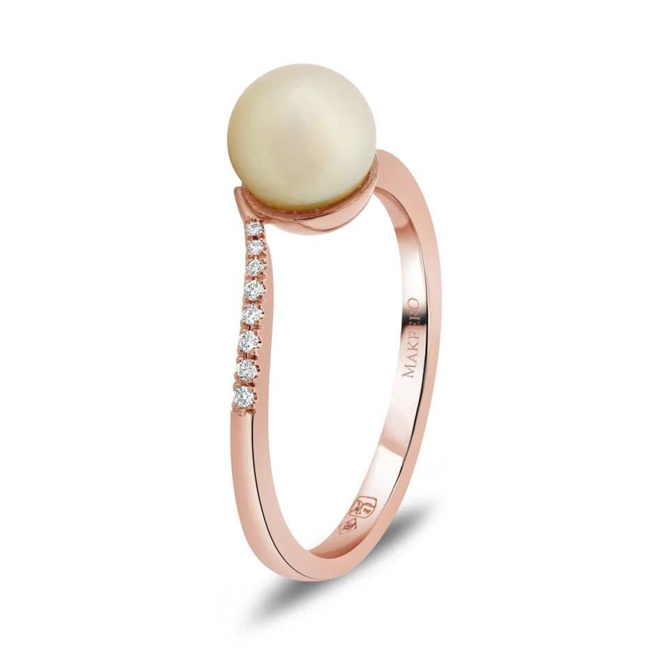 Rose gold ring with curved band set with a round pearl and eight small round diamonds in graduated sizes