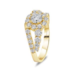 Yellow gold ring with a certified central round diamond, surrounded by 28 smaller round diamonds in a starry design