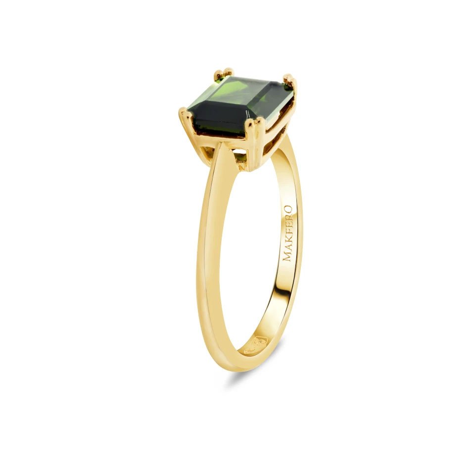 Yellow gold ring with radiant-cut green tourmaline, 6.4 × 7.8 mm
