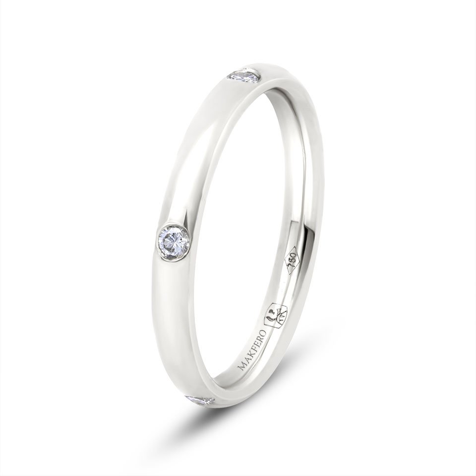 Tayra wedding ring in 18k white gold, set with five 2 mm diamonds