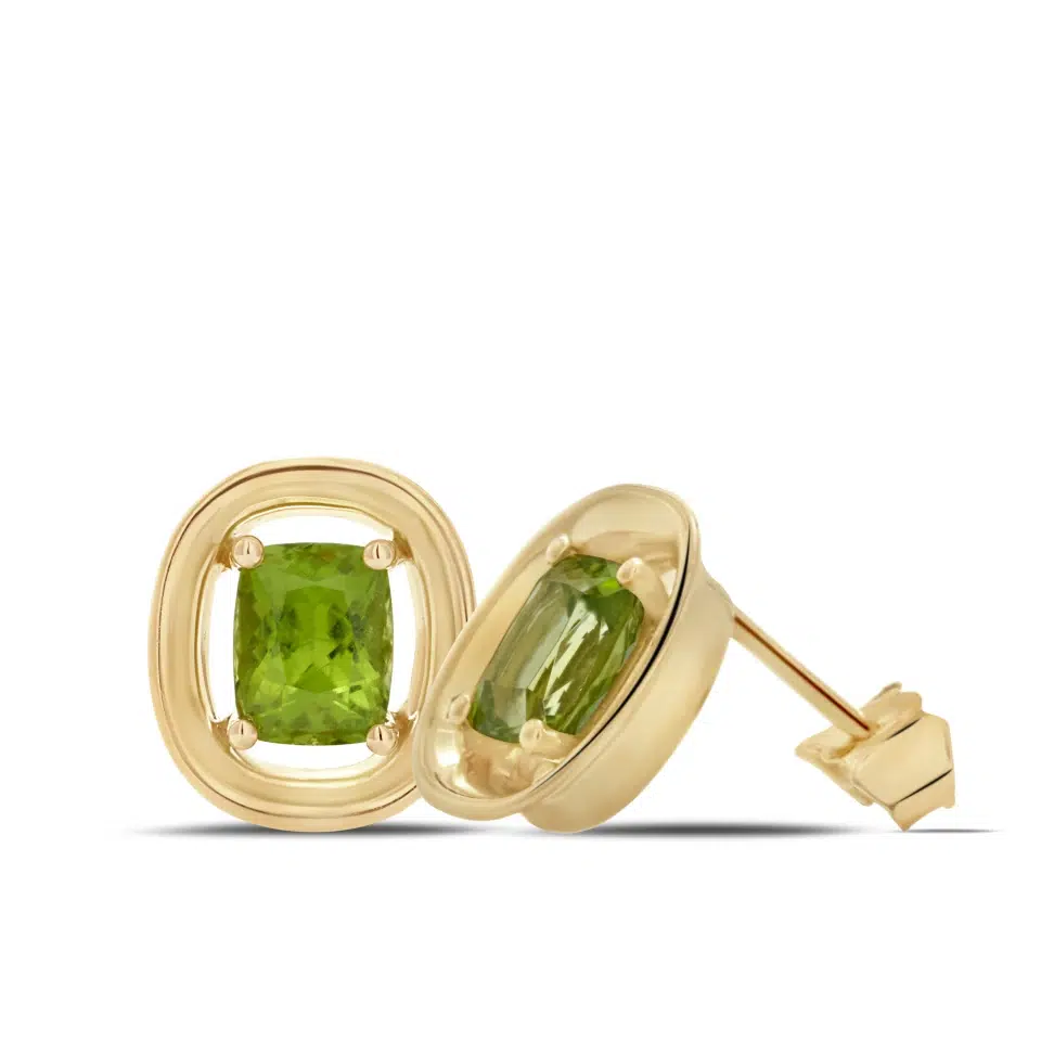 Pair of Tiare earrings in 18K yellow gold set with two cushion-cut peridots