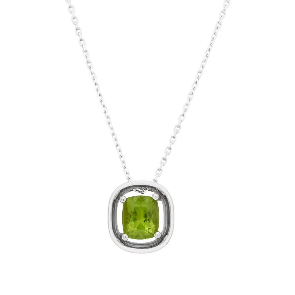 Tiare necklace in 18K white gold featuring an oval peridot of 9 × 7 mm